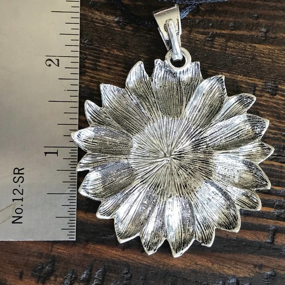 Artisan Silvertone SUNFLOWER Pendant Necklace 639 - Picture 5 of 7
